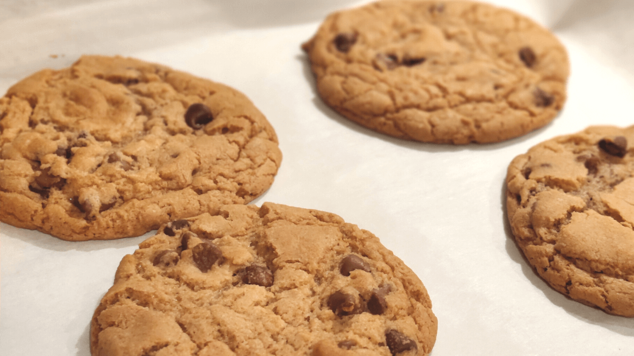 How to Melt Chocolate Chips in the Microwave - Sugar Spun Run